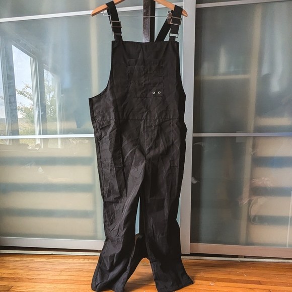 Pre-loved lightweight simple black overalls - Large - Picture 1 of 9